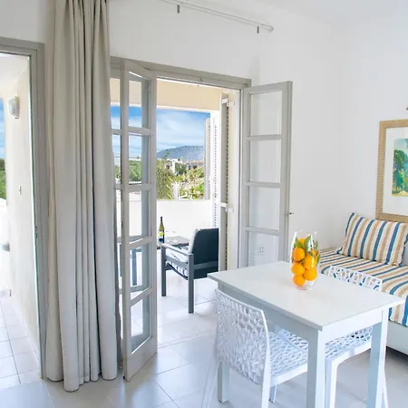 Garden Heated Pool 3*